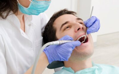 ¿Por qué es importante realizar una limpieza dental profesional al menos una vez al año?